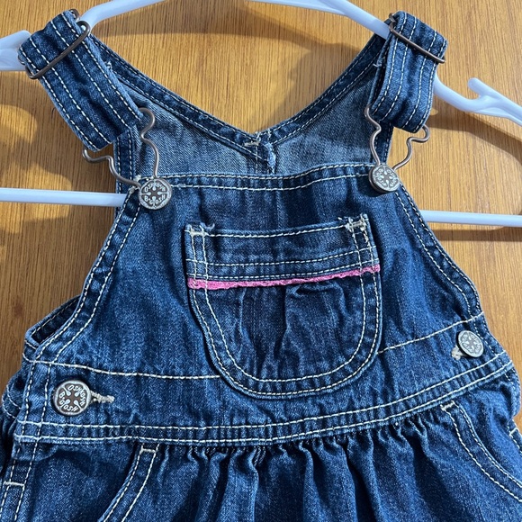 Vintage OshKosh B’gosh Girl’s Pink Snowflake Embroidered Denim Overall Dress - Picture 4 of 12